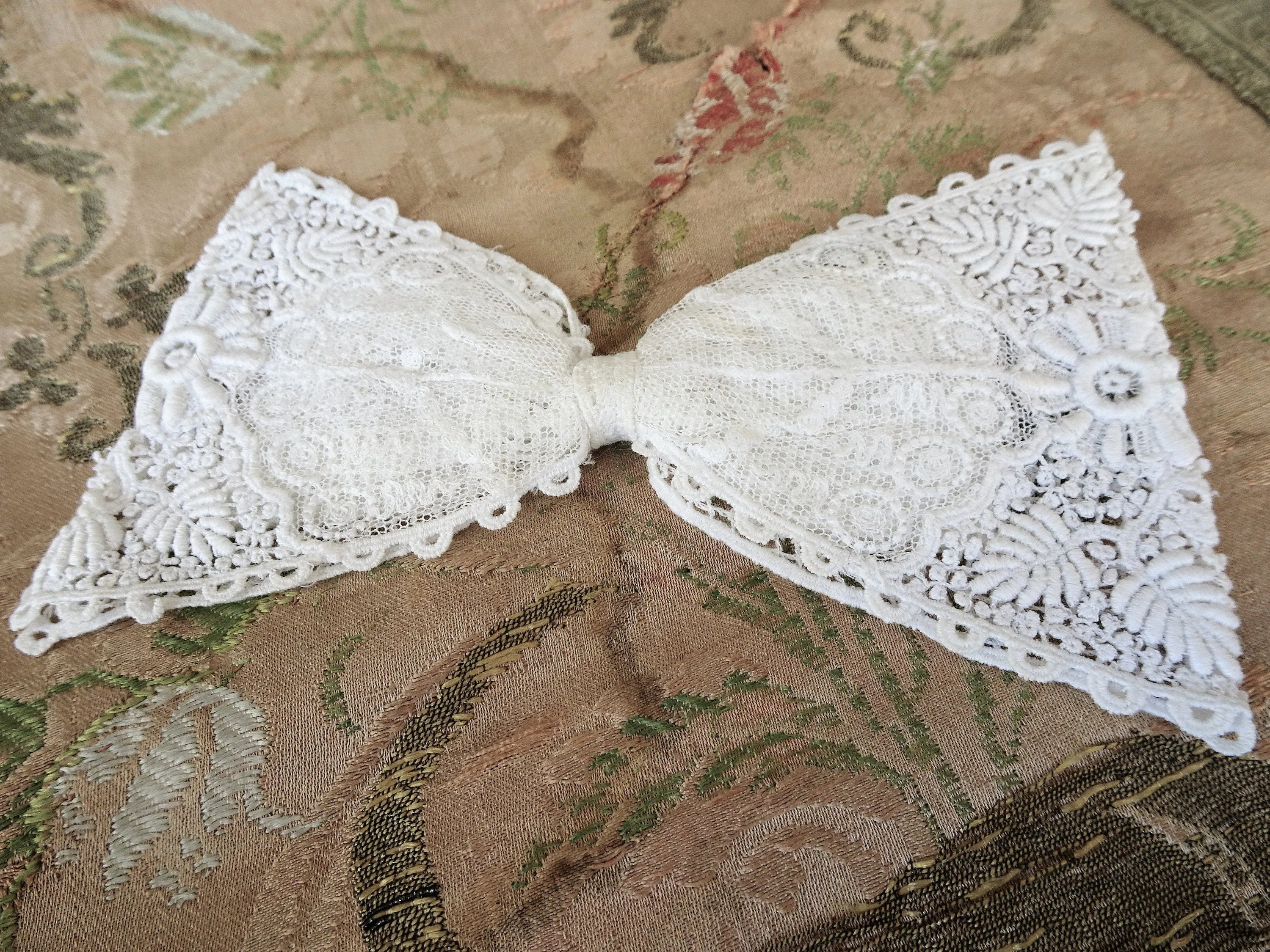 ANTIQUE French Lace BOW Applique,Mixed Cotton Lace,Victorian,Edwardian Lace,for French Dolls,Hats,Girls Bridal Clothing,Collectible Lace
