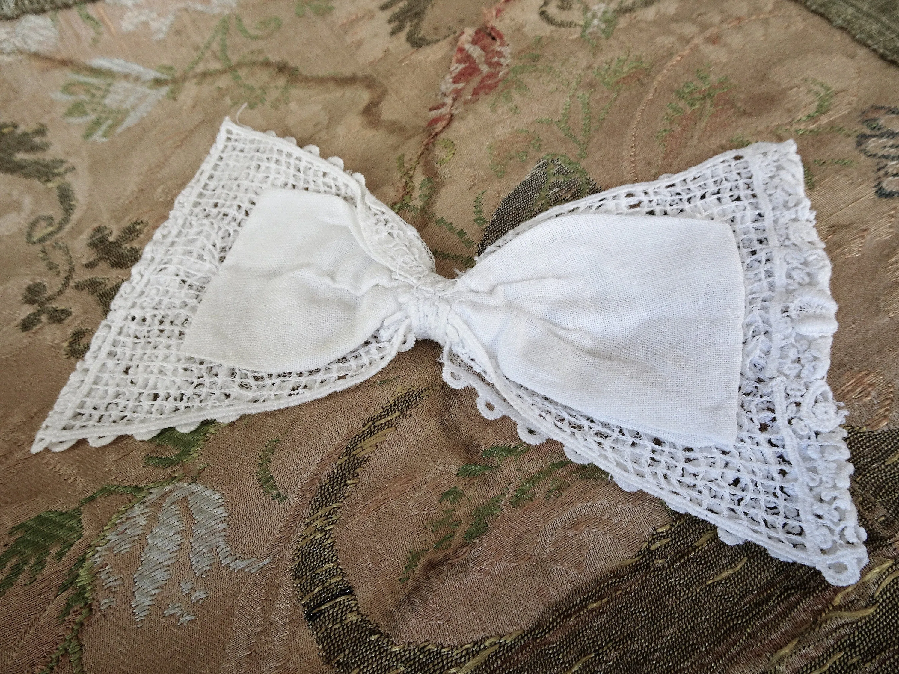 ANTIQUE French Lace BOW Applique,Mixed Cotton Lace,Victorian,Edwardian Lace,for French Dolls,Hats,Girls Bridal Clothing,Collectible Lace