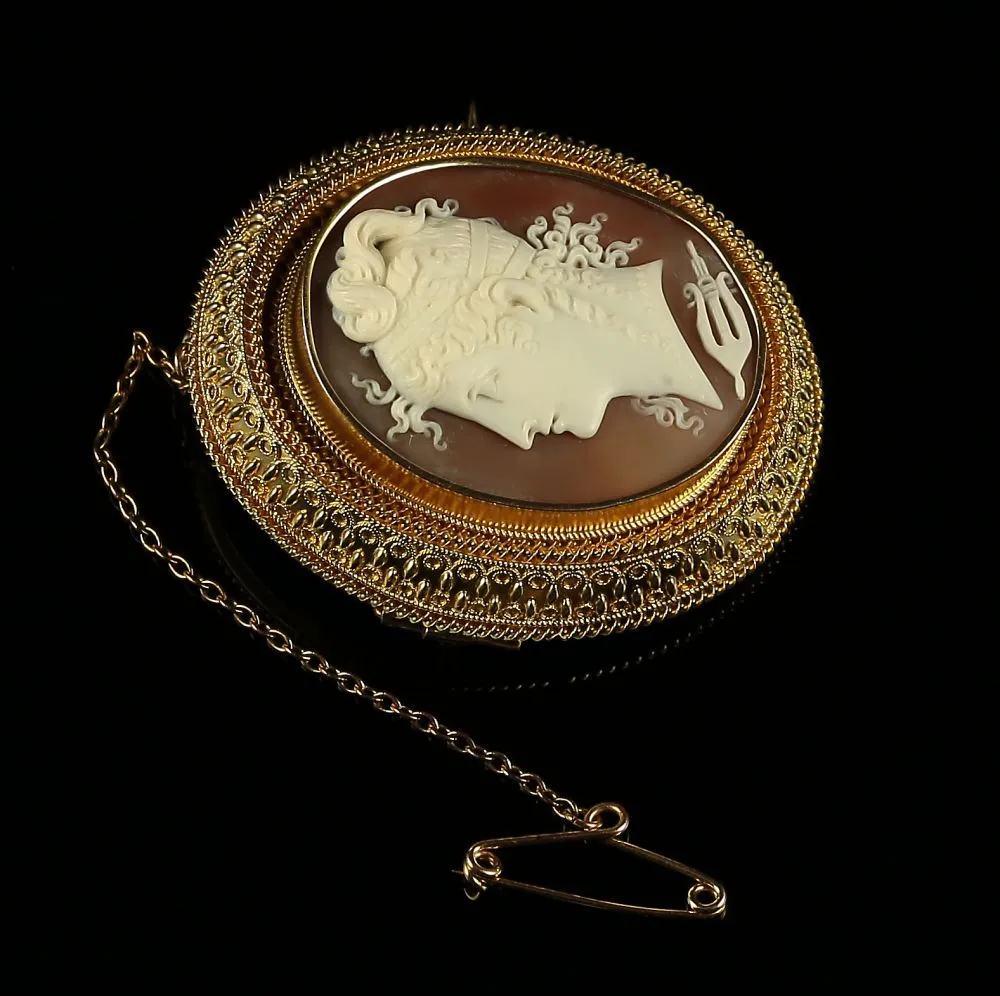 Antique Gold Cameo Brooch With Locket Back 18Ct Gold 1860