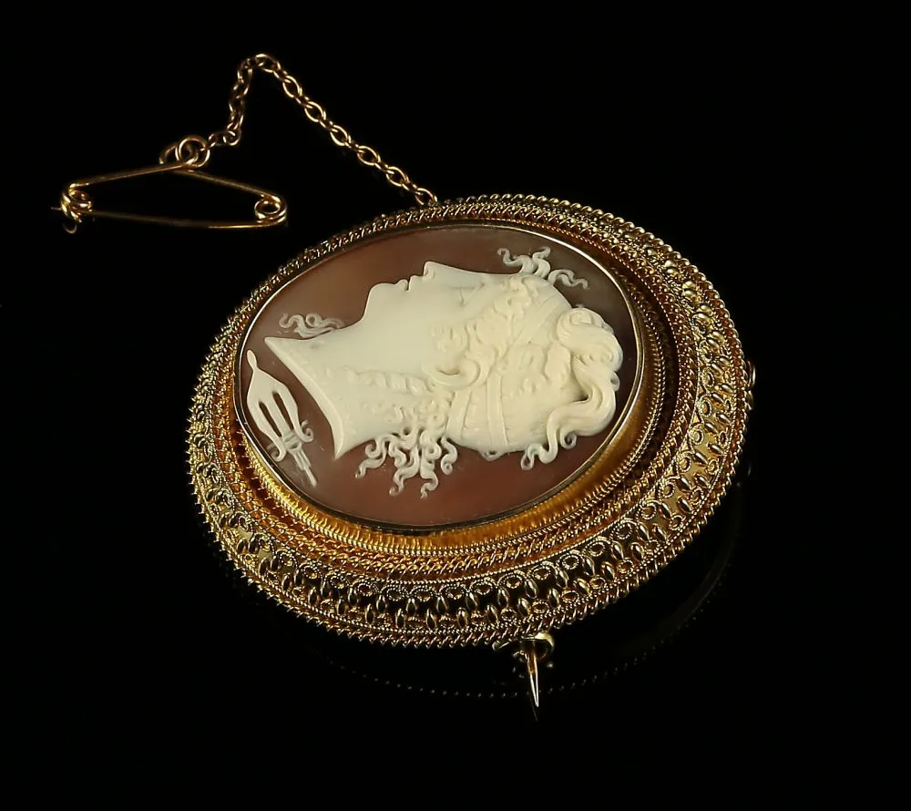 Antique Gold Cameo Brooch With Locket Back 18Ct Gold 1860