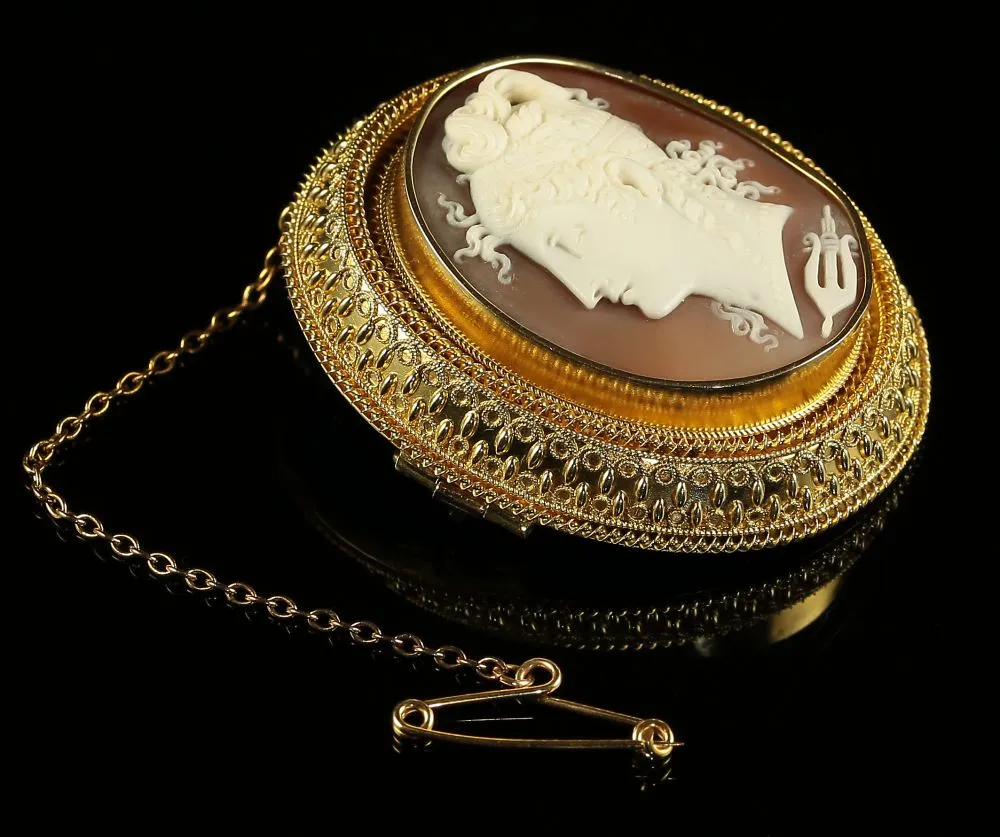 Antique Gold Cameo Brooch With Locket Back 18Ct Gold 1860