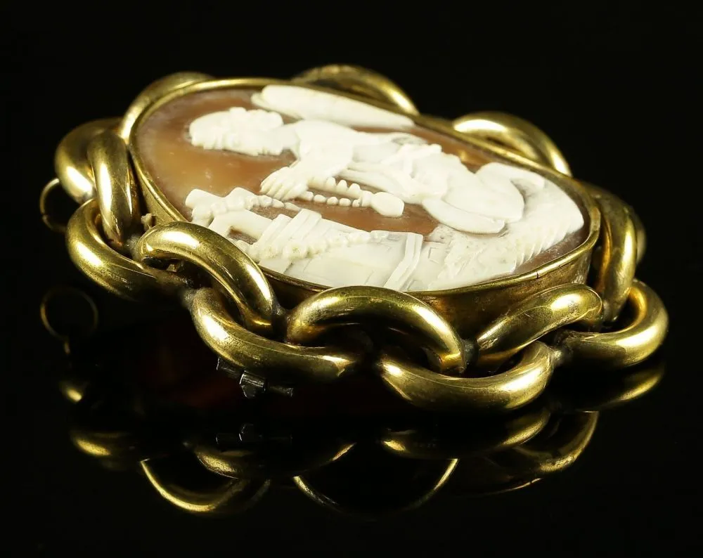 Antique Victorian Cameo Brooch Praying Angel Bullmouth Shell