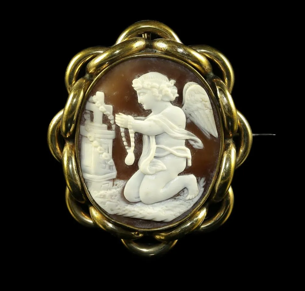 Antique Victorian Cameo Brooch Praying Angel Bullmouth Shell