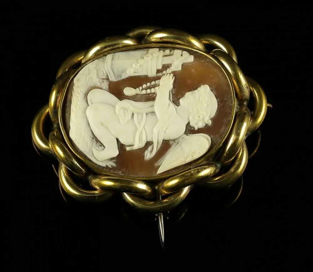 Antique Victorian Cameo Brooch Praying Angel Bullmouth Shell
