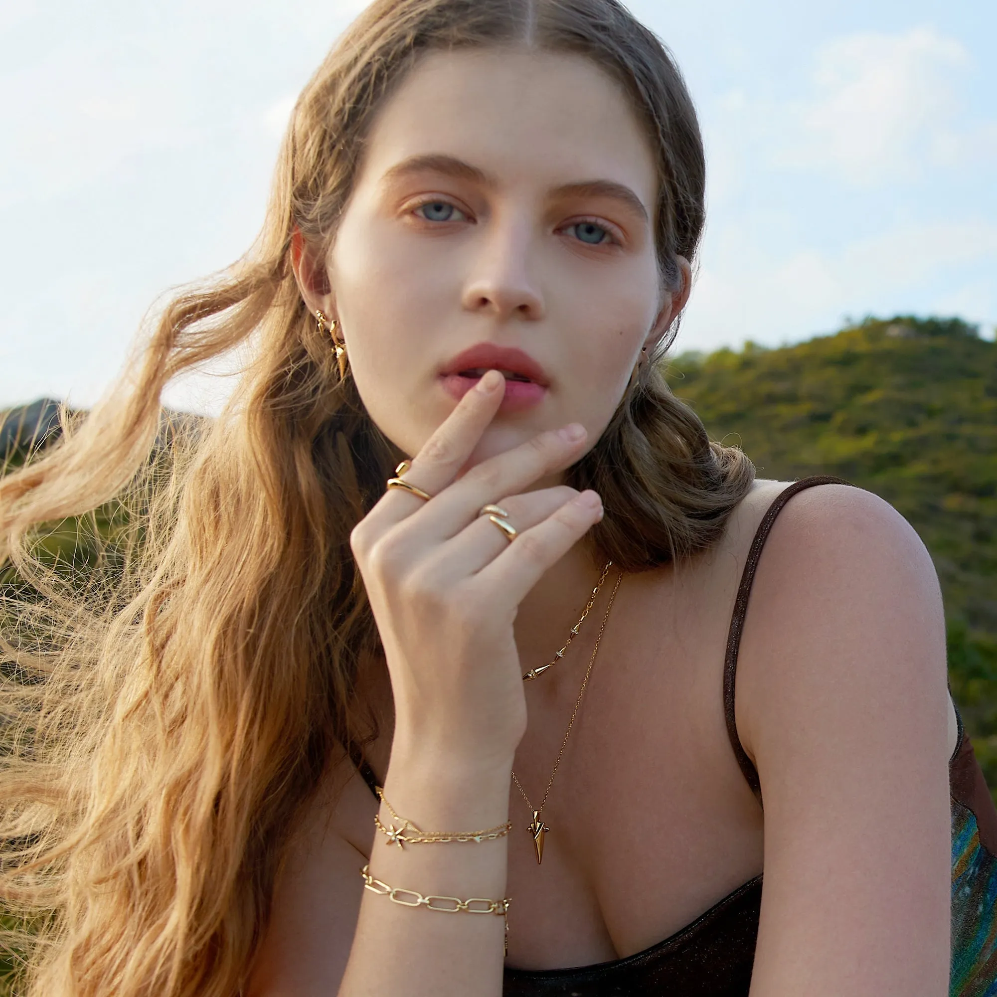 Gold Geometric Point Pendant Necklace