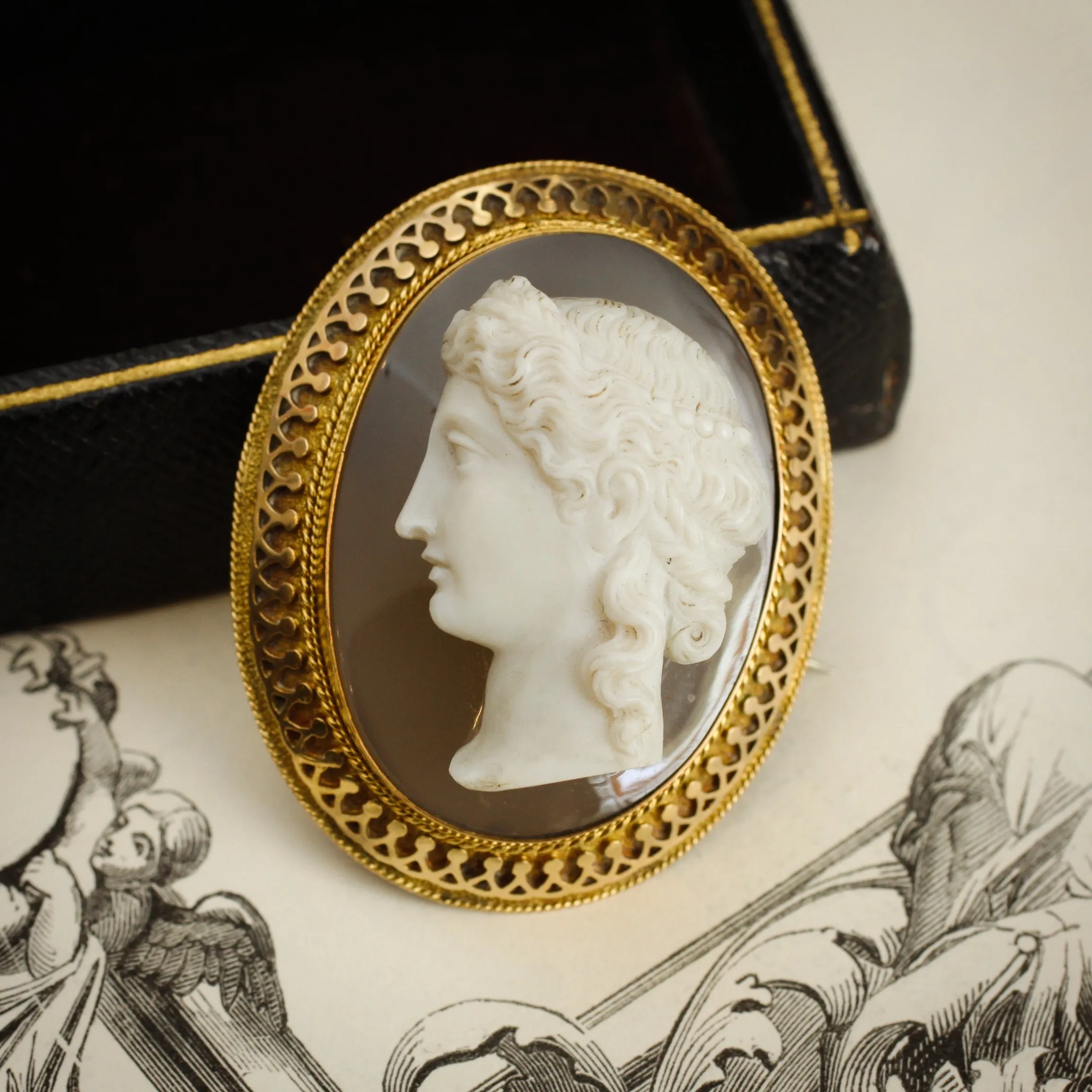 Majestic Superior Quality Antique Onyx Cameo Brooch