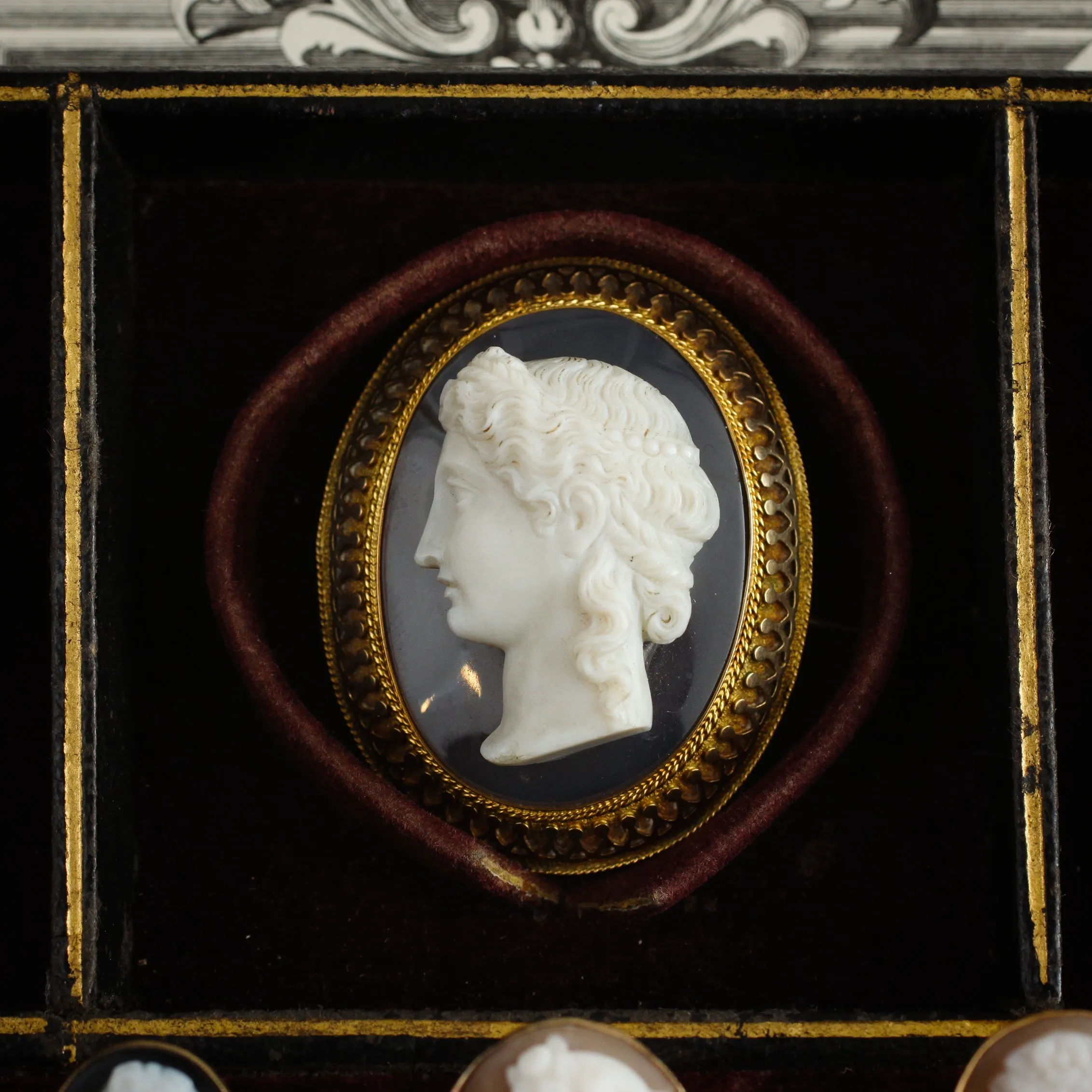 Majestic Superior Quality Antique Onyx Cameo Brooch