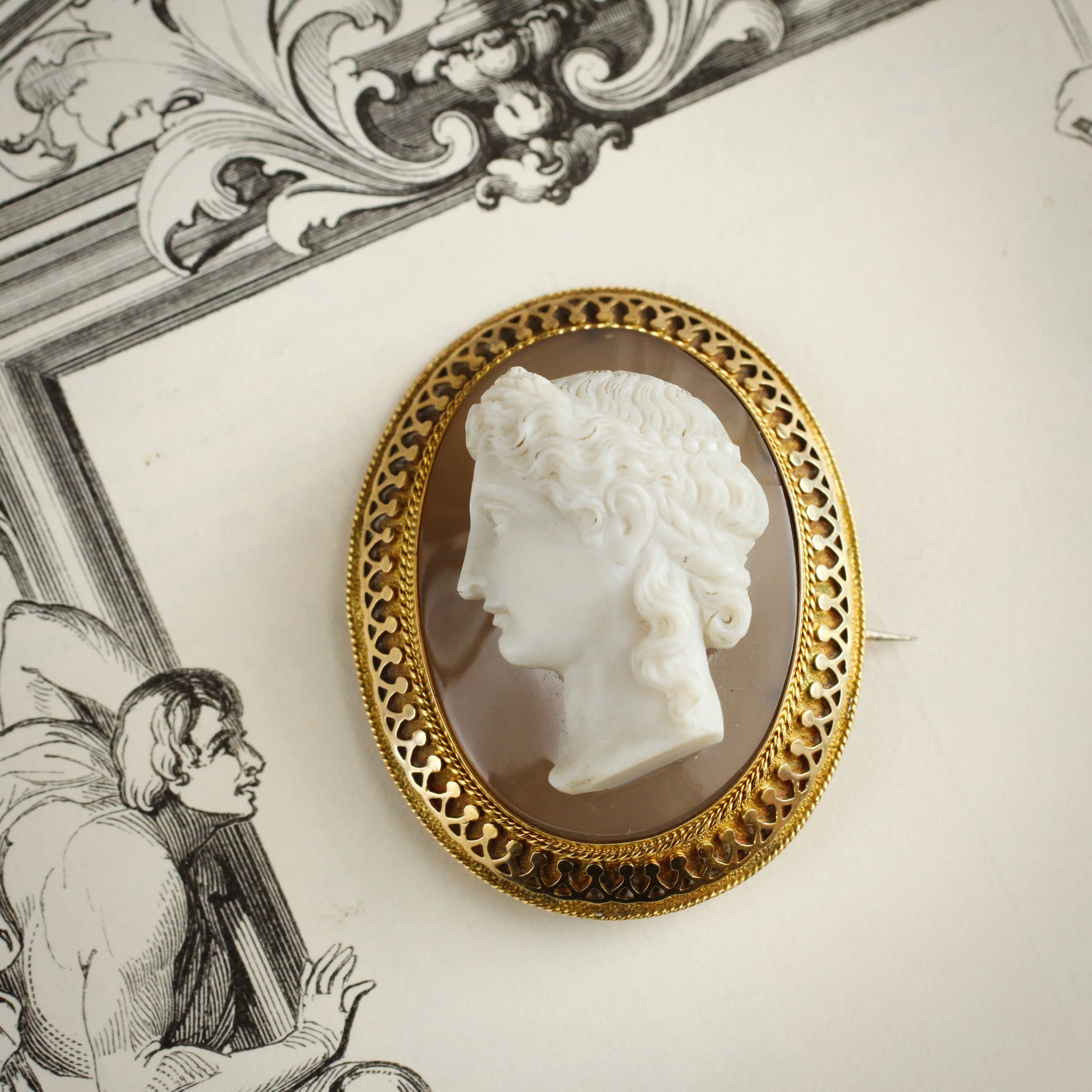 Majestic Superior Quality Antique Onyx Cameo Brooch