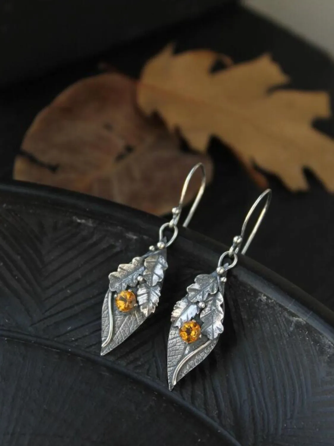 Oak Leaf Design Earrings: Elegant Jewelry for Nature Lovers