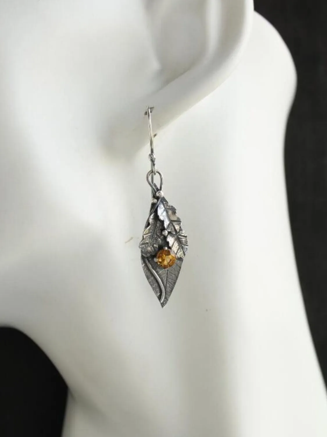 Oak Leaf Design Earrings: Elegant Jewelry for Nature Lovers