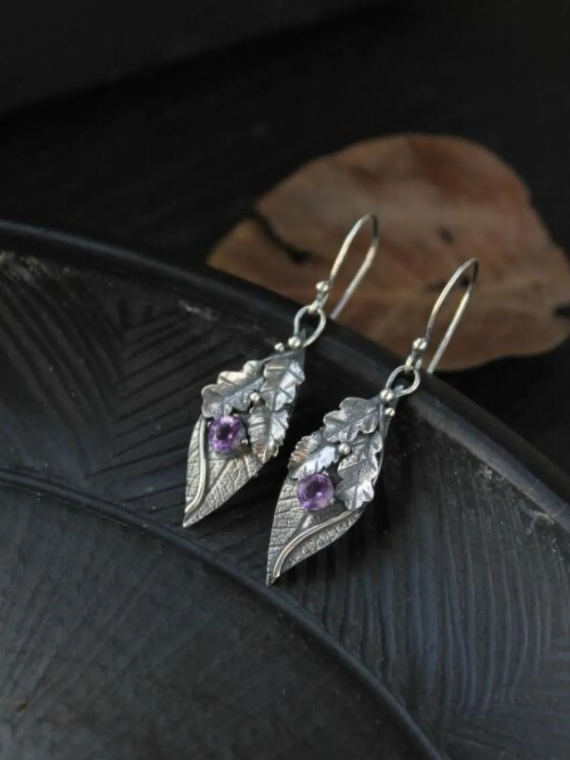 Oak Leaf Design Earrings: Elegant Jewelry for Nature Lovers