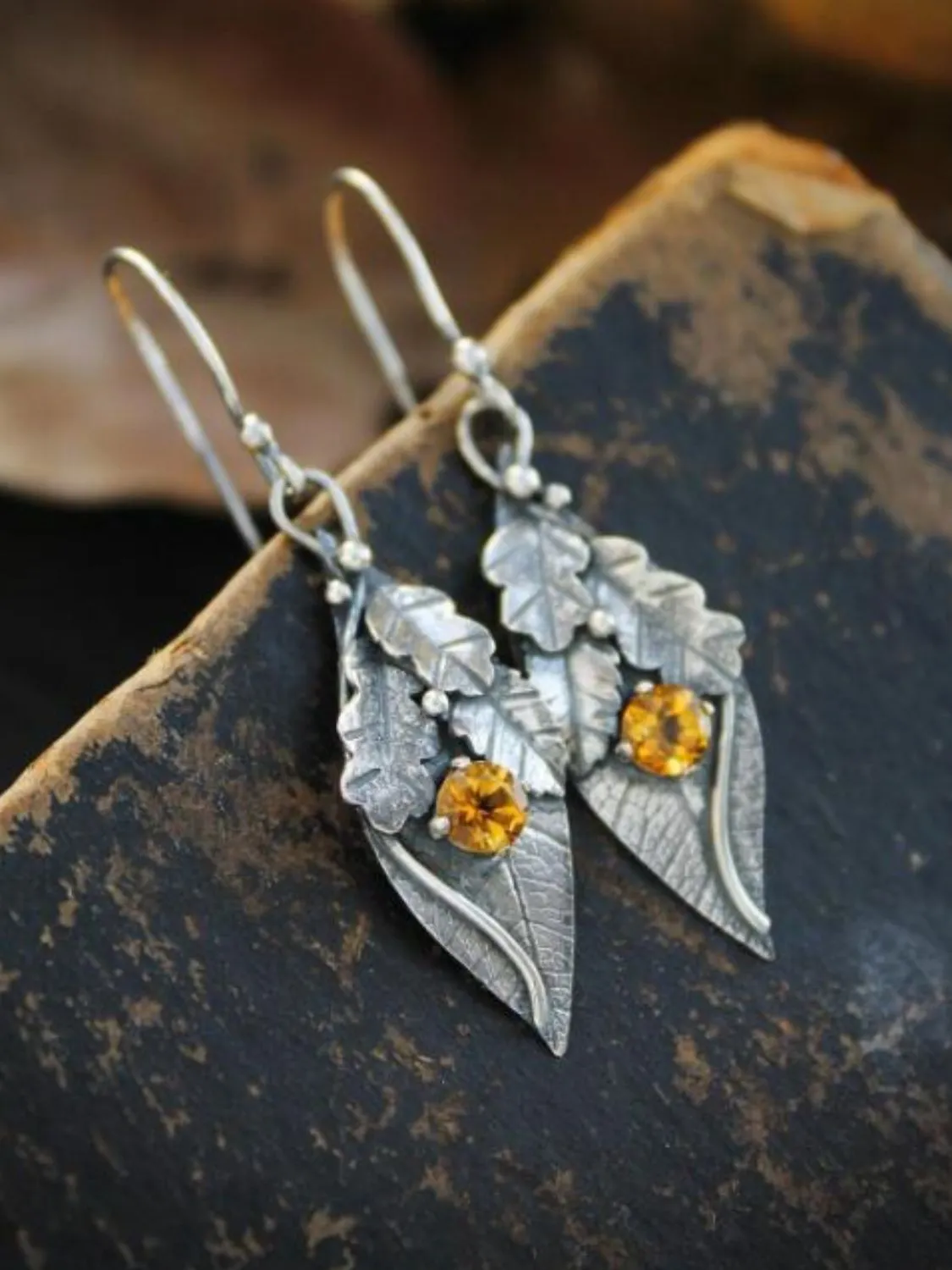 Oak Leaf Design Earrings: Elegant Jewelry for Nature Lovers