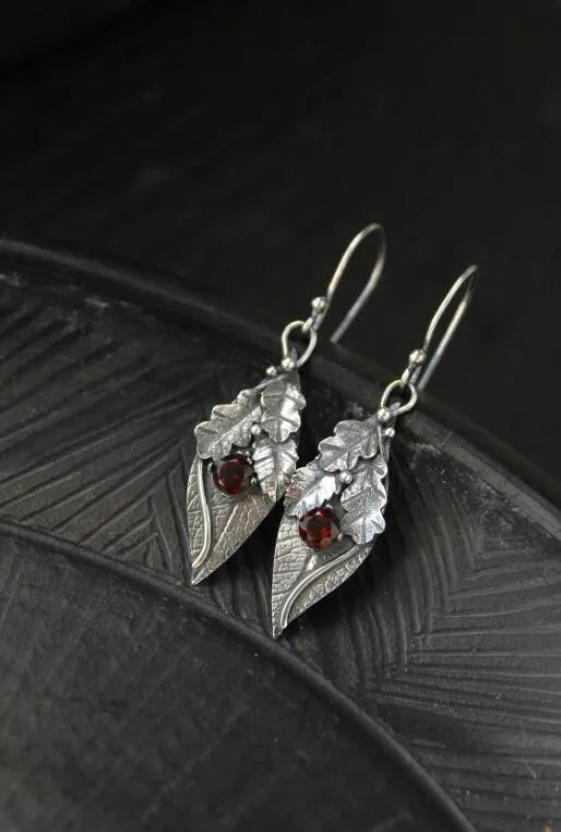 Oak Leaf Design Earrings: Elegant Jewelry for Nature Lovers