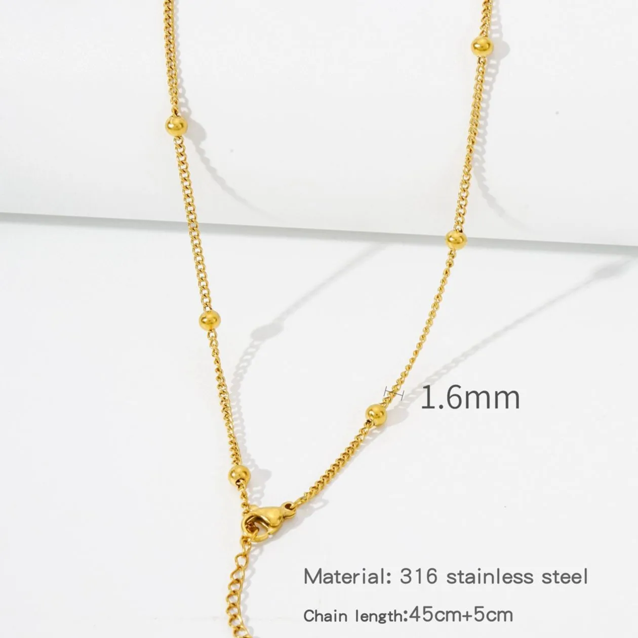 Simple Satellite Chain in Gold
