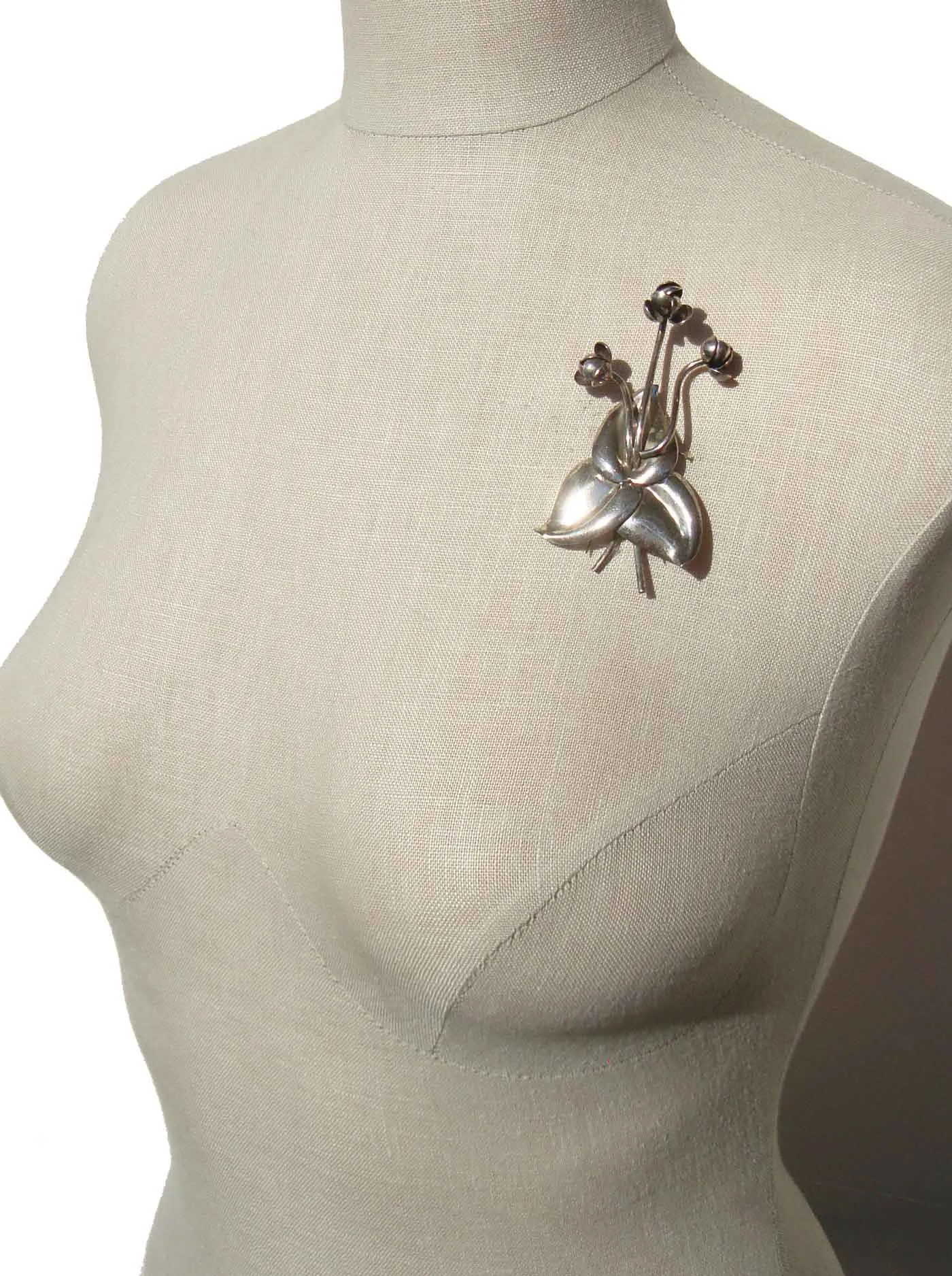 Vintage 40s Napier Trillium Sterling Silver Floral Fur Clip