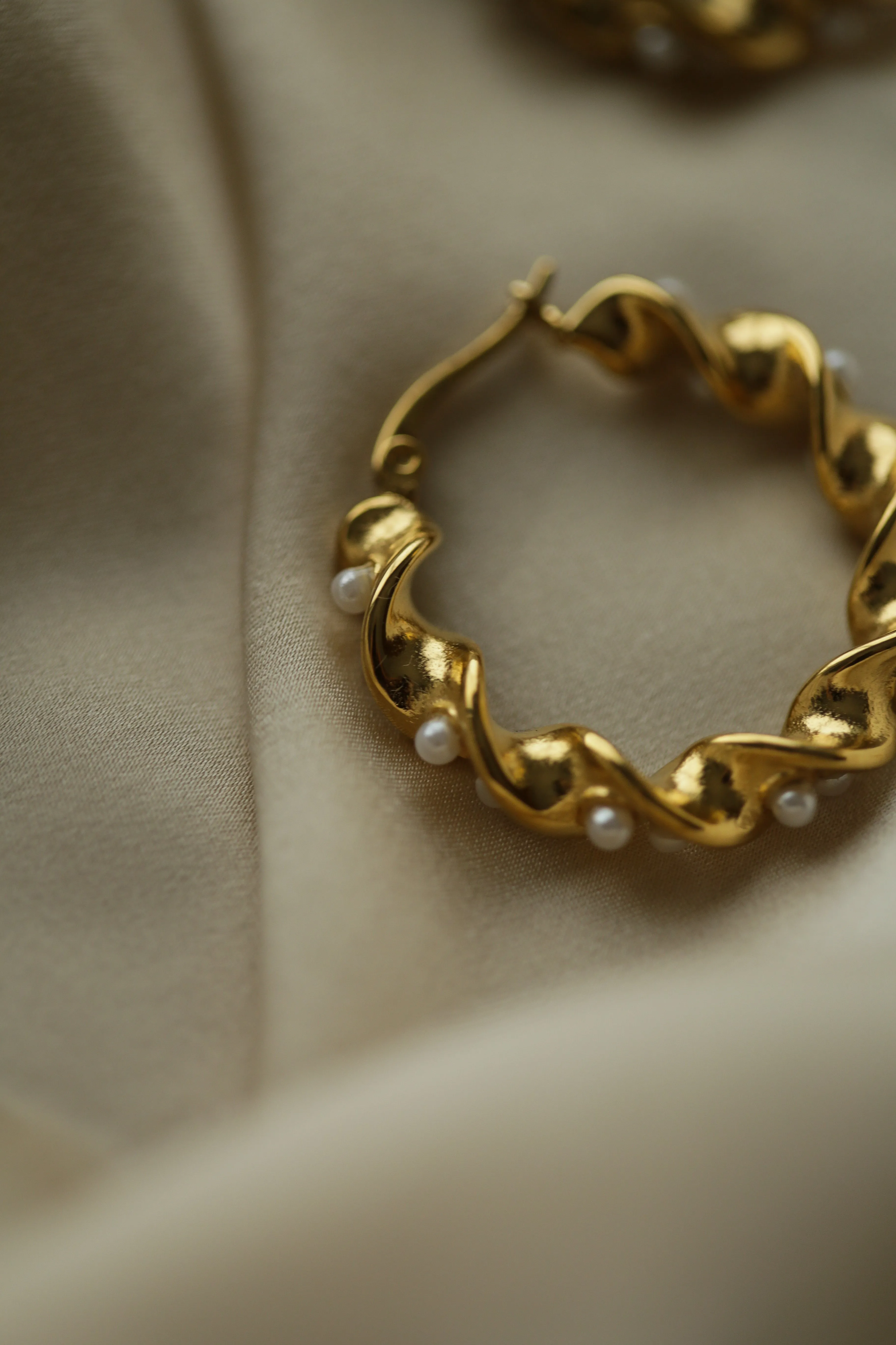 Wave Pearls Hoops